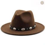 Chapeau style cowboy avec large bord