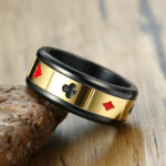 Bague inspirée du poker avec motifs western distinctifs