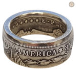 Accessoire de mode western, une bague au thème dollar
