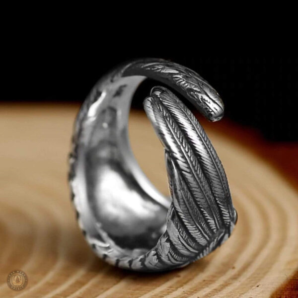 Accessoire western : Bague en argent plume d'aigle