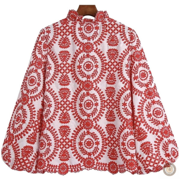 Vêtement western féminin avec motifs brodés raffinés