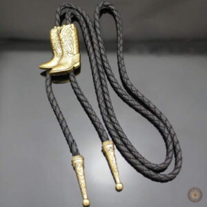 Bolo Tie élégant avec bottes de cowboy stylisées