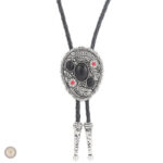 Bolo tie tendance avec finition soignée et chic