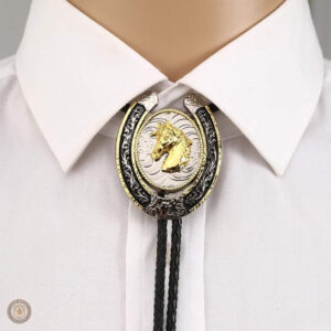 Accessoire bolo tie avec motif tête de cheval élégant