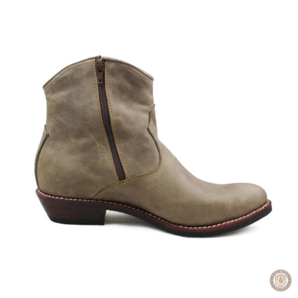 Chaussures cowboy en cuir beige, confort et élégance masculine