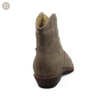 Bottines beige pour homme, parfaites pour un look western moderne