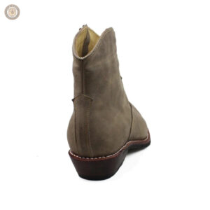 Bottines beige pour homme, parfaites pour un look western moderne