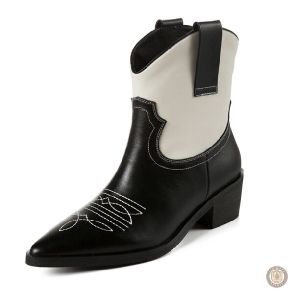 Bottes en Python pour un style cowboy féminin