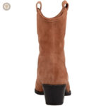 Bottines en daim style cowboy avec une touche de glamour