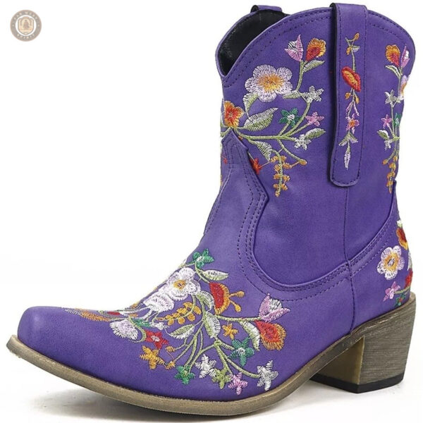 Style cowboy féminin avec fleurs brodées sur bottines