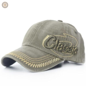 Casquette à large bord, idéale pour les journées ensoleillées