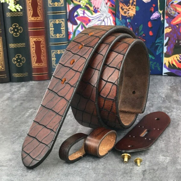 Ceinture en cuir couleur cognac, style western féminin