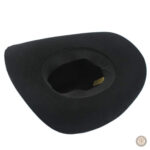 Chapeau de cowboy pour un look aventureux et décontracté