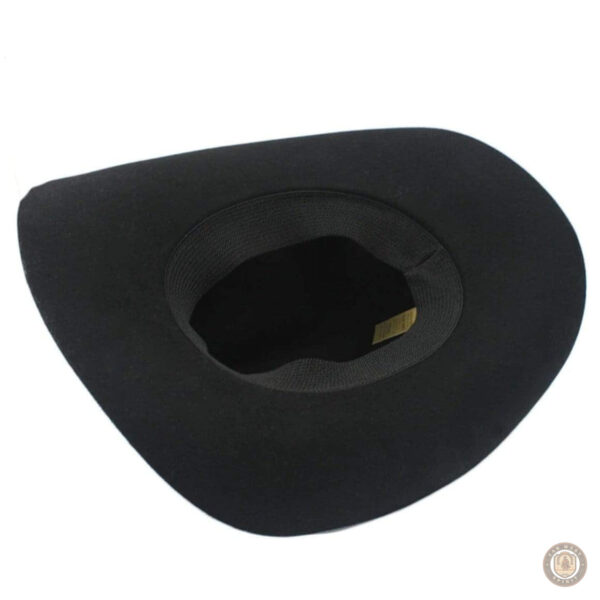Chapeau de cowboy pour un look aventureux et décontracté
