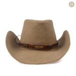 Accessoire de mode beige, idéal pour compléter un look western