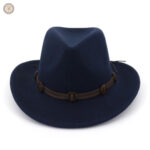 Style cowboy avec ce chapeau bordeaux classique