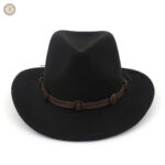 Accessoire bordeaux idéal pour compléter une tenue cowboy