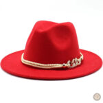 Style décontracté avec ce chapeau de cowboy blanc