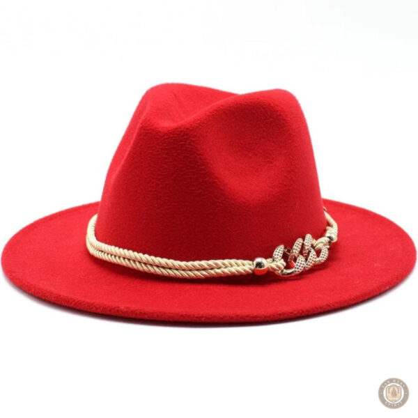Style décontracté avec ce chapeau de cowboy blanc