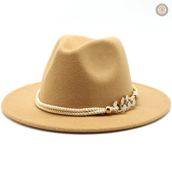 Chapeau blanc pour femme, parfait pour des occasions uniques