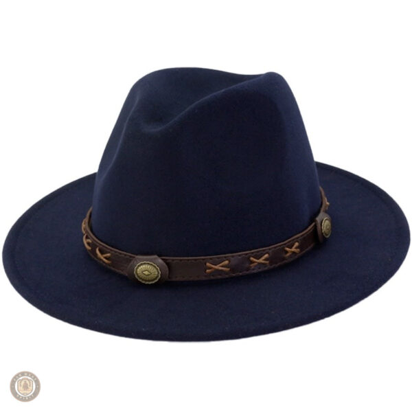 Chapeau de cowboy marron, parfait pour les aventures en plein air