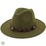 Élégant chapeau en feutre marron, essentiel pour les amateurs de western