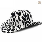Accessoire western avec design de vache, idéal pour les cowboys