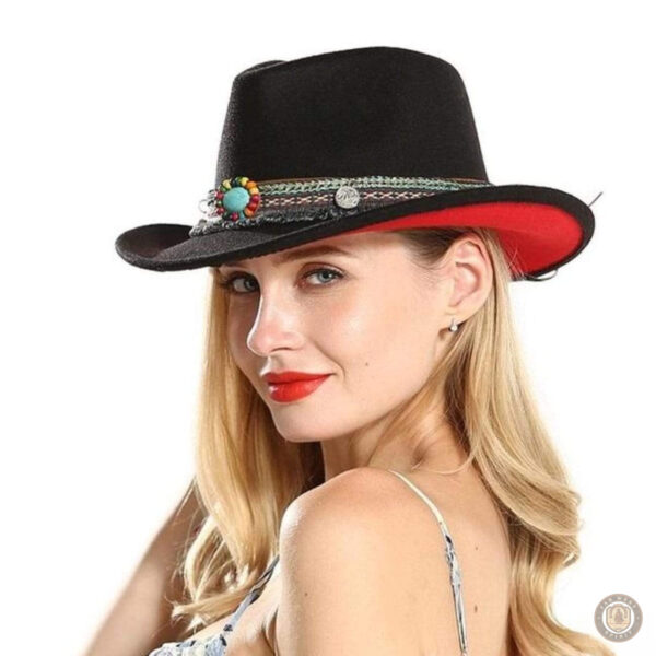 Chapeau western élégant, parfait pour les aventures en plein air