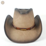 Chapeau cuir style cowboy, accessoire incontournable pour les aventuriers