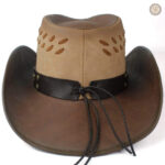 Chapeau en cuir robuste, parfait pour compléter un look cowboy