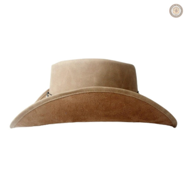 Chapeau de cowboy écru, parfait pour les aventures en plein air