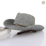 Chapeau en paille pour un look décontracté et aventureux