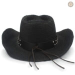 Chapeau de paille noir, idéal pour un look de cow-boy