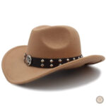 Chapeau de cowboy tendance avec design à bord court