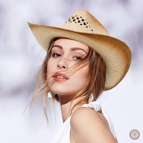 Accessoire de mode féminin, chapeau cowboy en paille naturelle