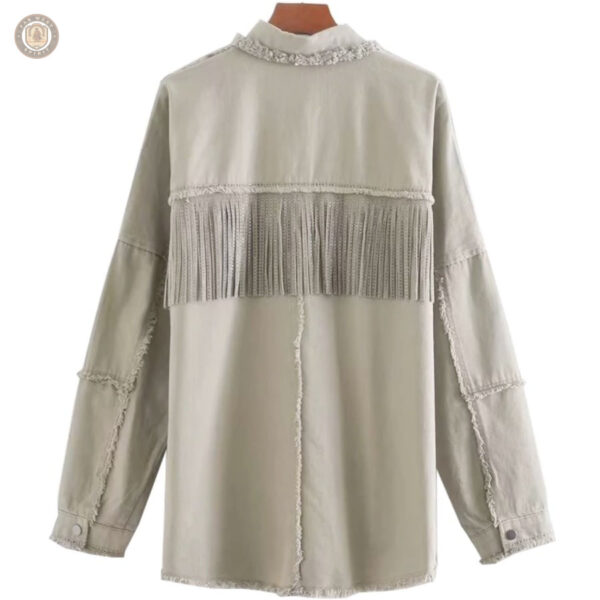 Chemise féminine avec détails à franges pour une allure unique