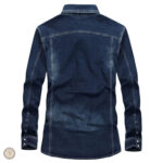 Vêtement western en denim, idéal pour un look authentique