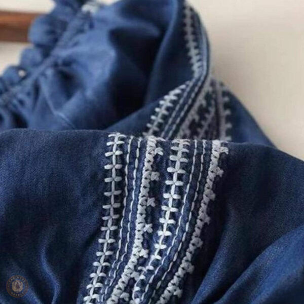 Tunique féminine en jean, parfaite pour l'été