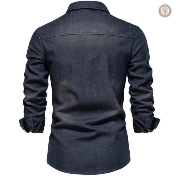 Chemise noire élégante, parfaite pour les amateurs de style western