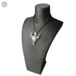 Bijou western avec motif crâne de buffle en finition argentée