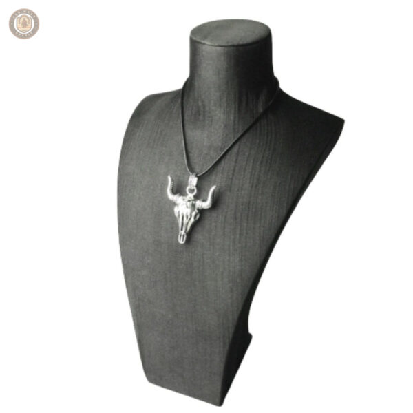 Bijou western avec motif crâne de buffle en finition argentée