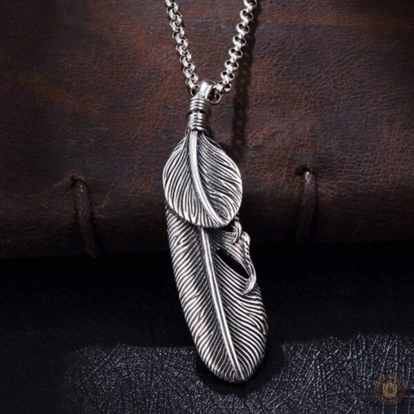 Collier argent plume, un bijou tendance inspiré du western