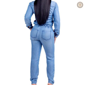 Vêtement denim féminin inspiré du style cowboy