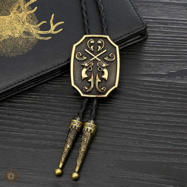 Bolo tie unique pour compléter une tenue décontractée
