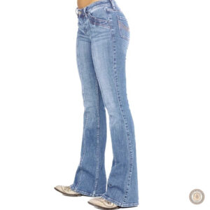 Jean femme avec coupe moderne et allure cowboy