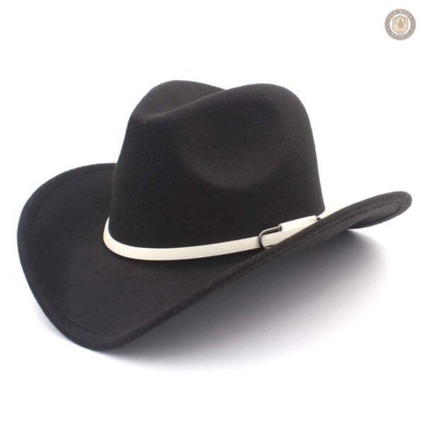 Style cowboy avec chapeau en feutre, polyvalent et tendance
