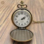 Montre de poche 1900, design raffiné pour collectionneurs