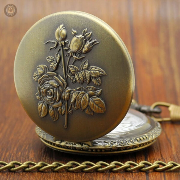 Accessoire vintage : montre à gousset avec roses
