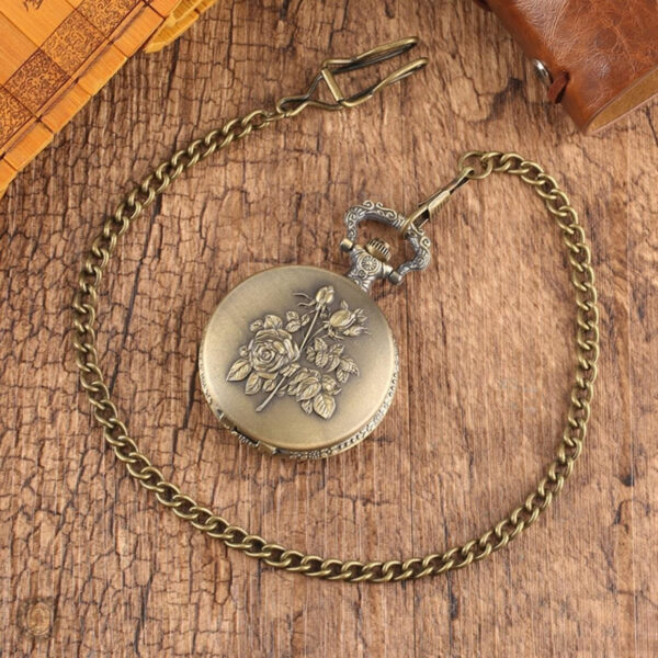 Élégante montre à gousset avec design de roses