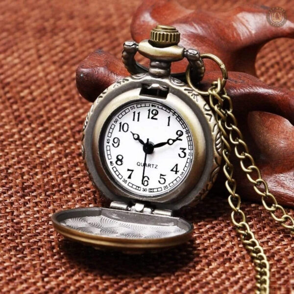 Caravelle : montre de poche au style raffiné